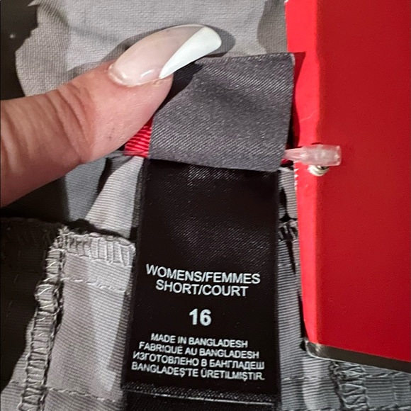 The North Face paramount 2.0 convertible pant/short women’s sz 16 NWT - Picture 5 of 9